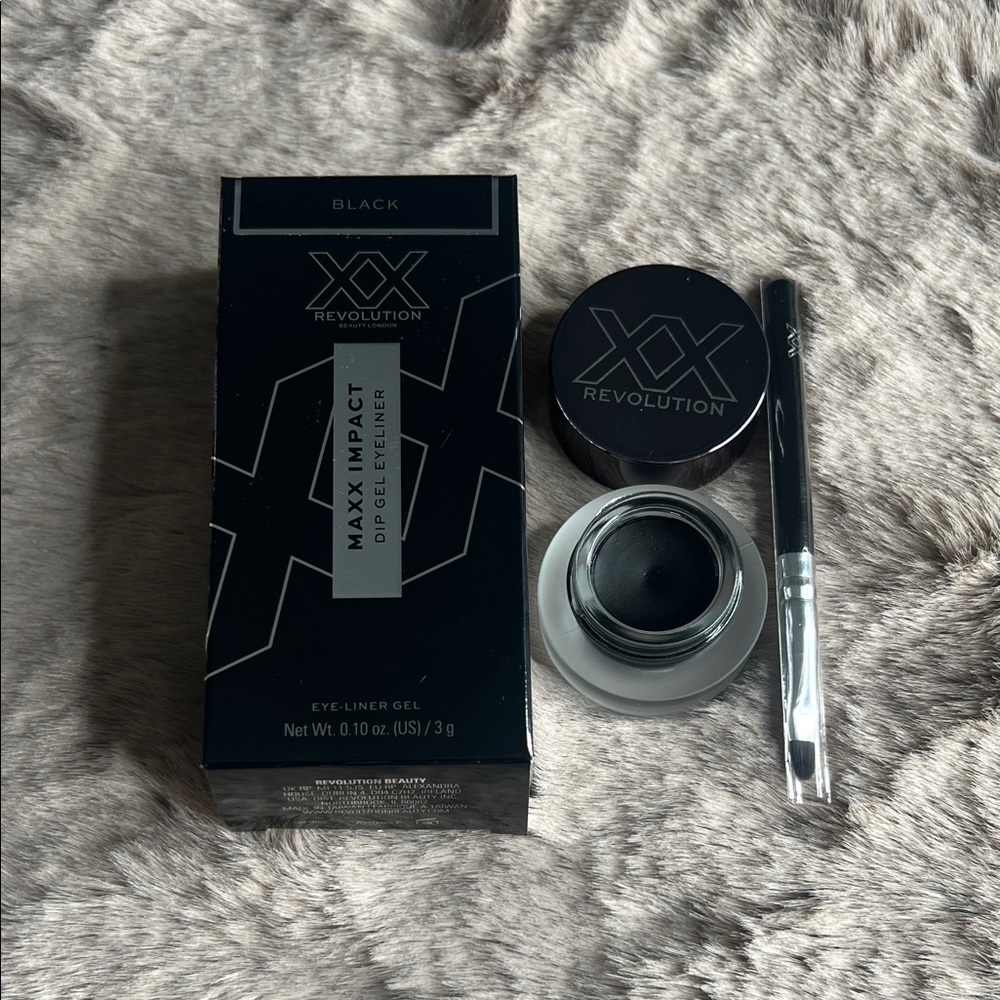 Revolution Maxx Impact Black Gel Eyeliner